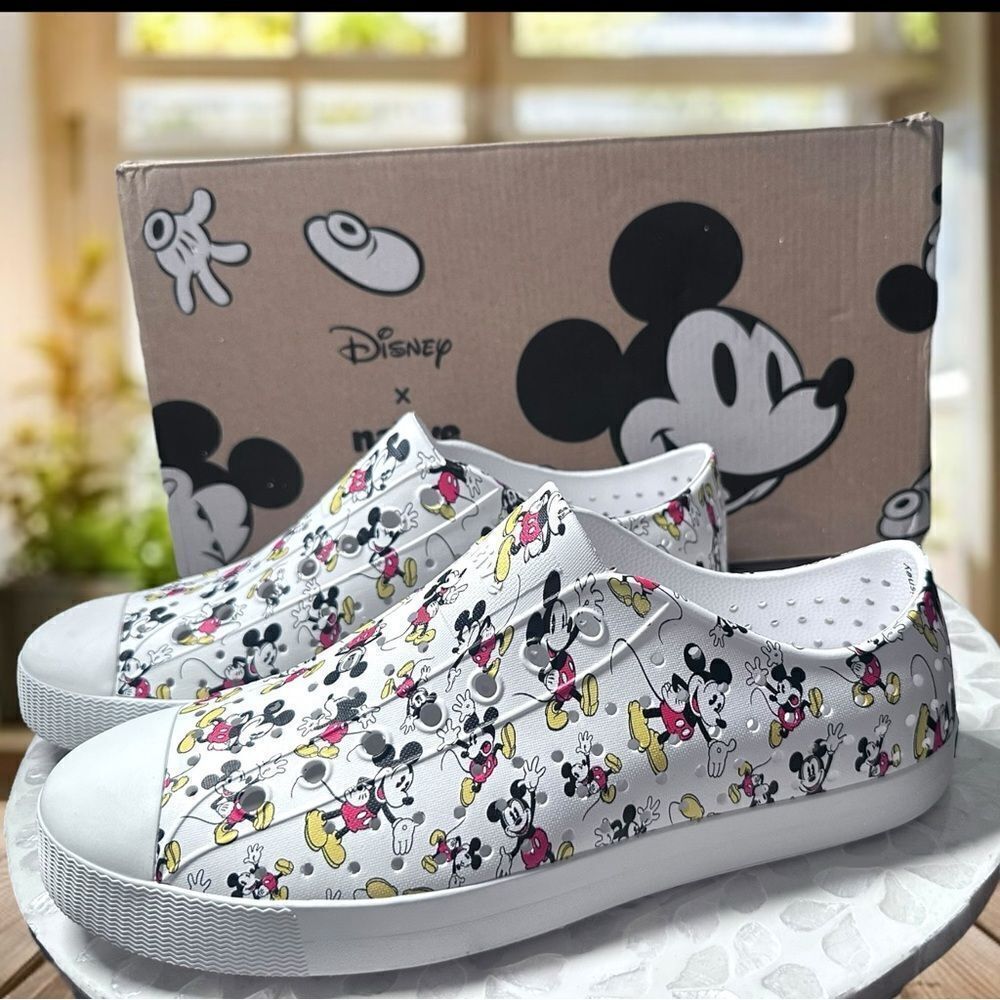 Native X Disney Jefferson Mickey Mouse Water Shoes size Mens 10 Womens 12
